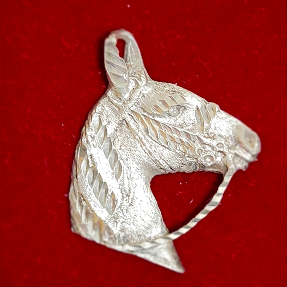 Horse Head Pendant - Picture 1 of 2